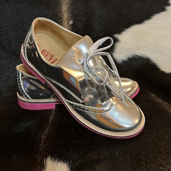 6th & Madison size 6.5 sliver loafers with pink soles - Picture 1 of 13